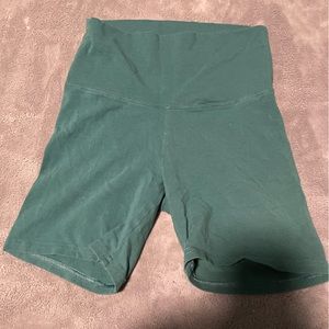 Aritzia TNA chill 5” bike short